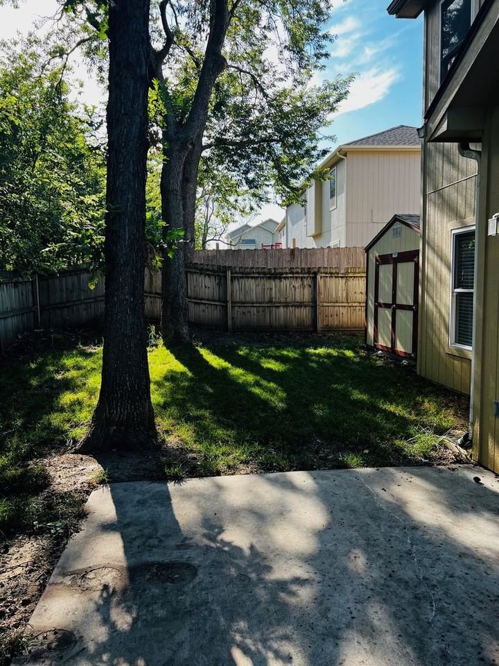 2409 Sawmill Rd - Photo 2 of 25