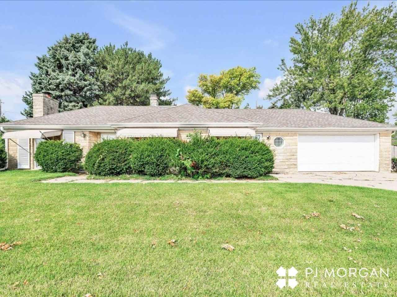 304 S 84th St - Photo 2 of 30