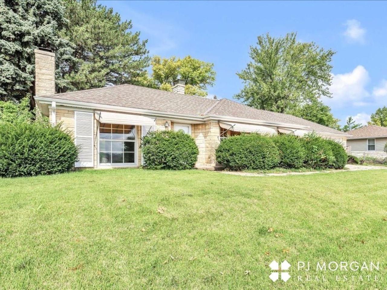 304 S 84th St - Photo 3 of 30