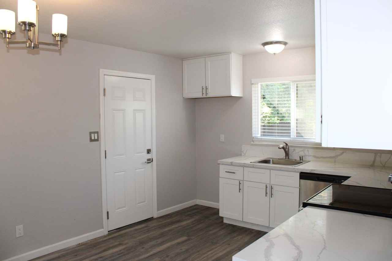 10404 Abbottford Way - Photo 4 of 17