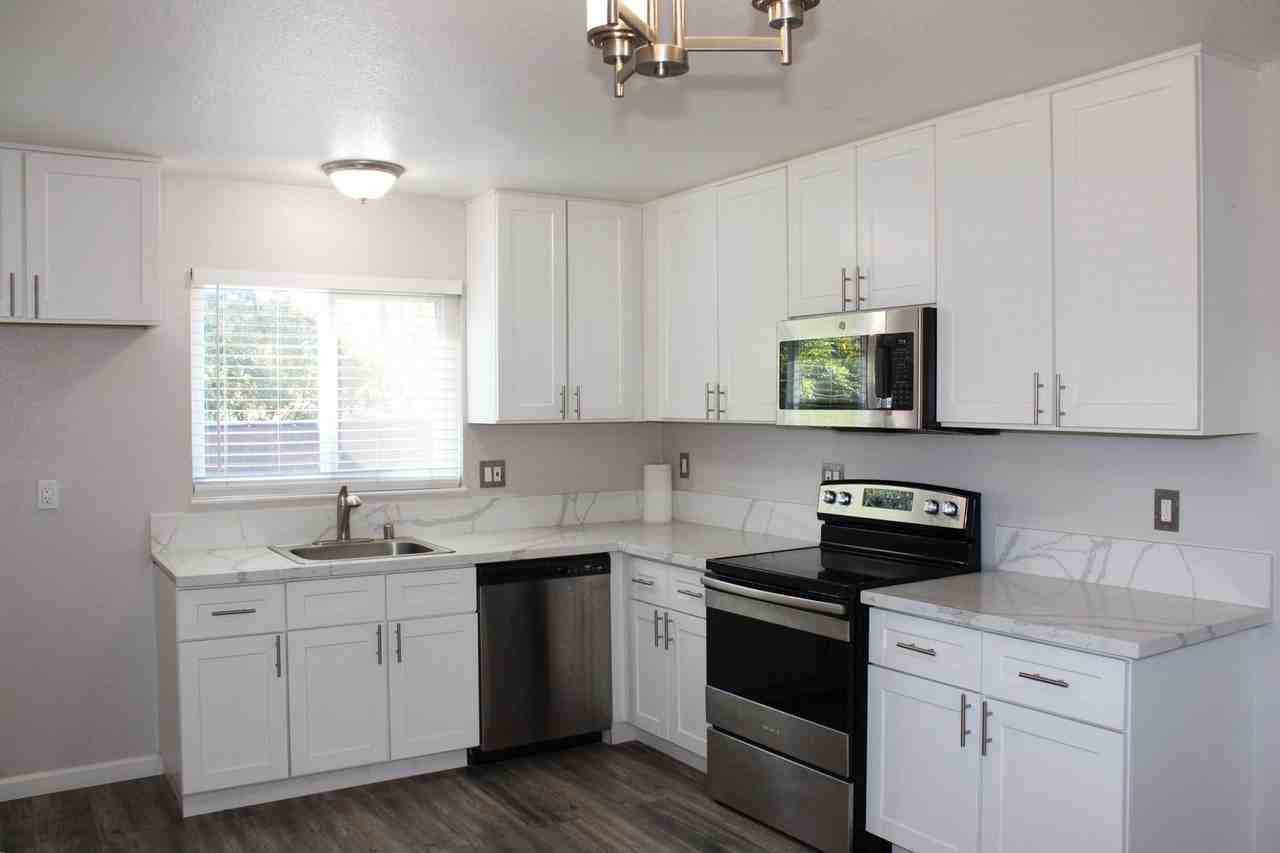 10404 Abbottford Way - Photo 5 of 17