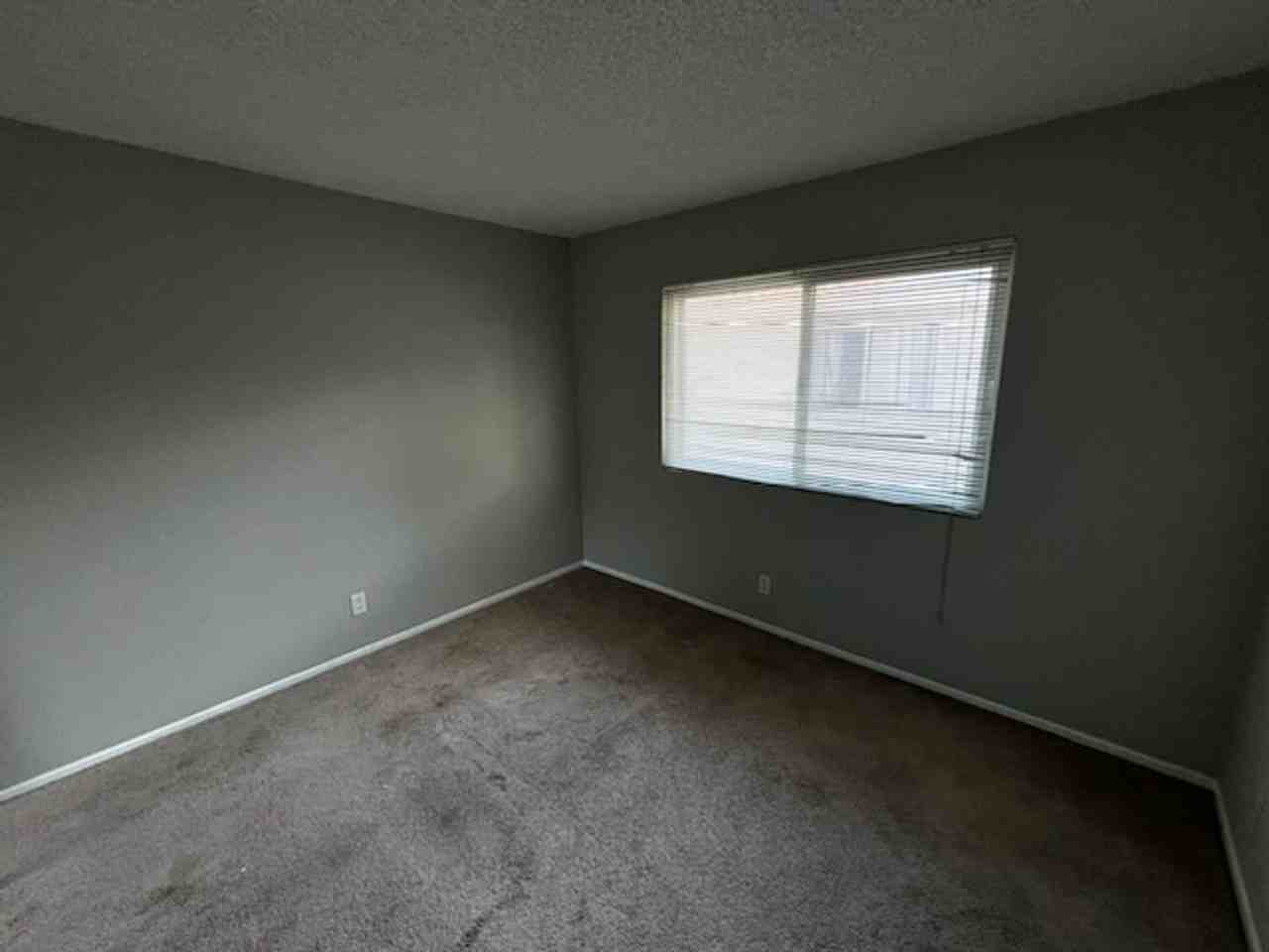 2622 Sextant Ave - Photo 3 of 5