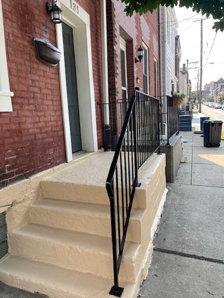 135 42nd St - Photo 3 of 27