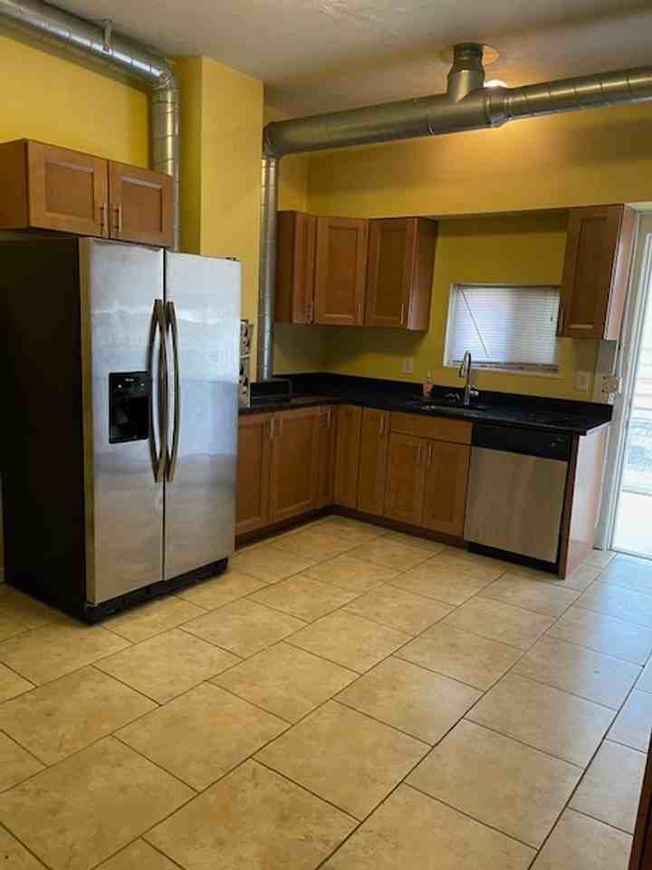 135 42nd St - Photo 4 of 27