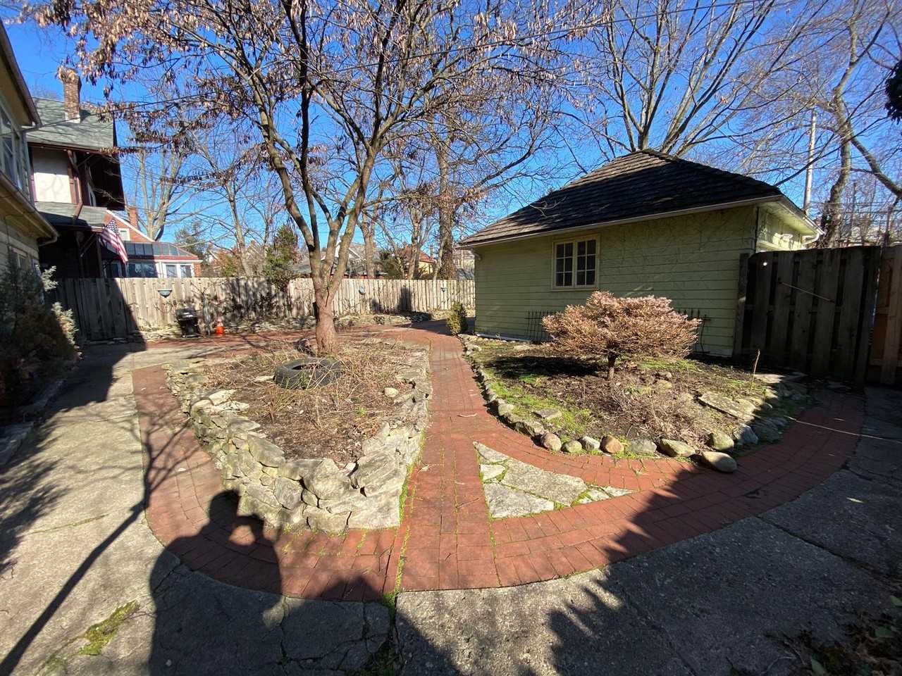 2086 Iuka Ave - Photo 4 of 20