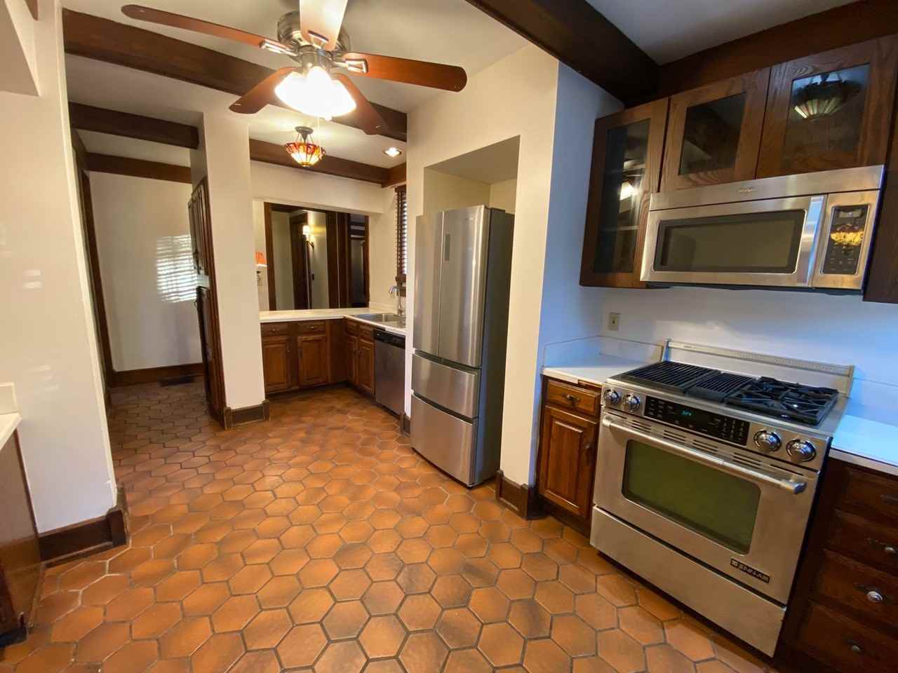 2076 Iuka Ave - Photo 5 of 22
