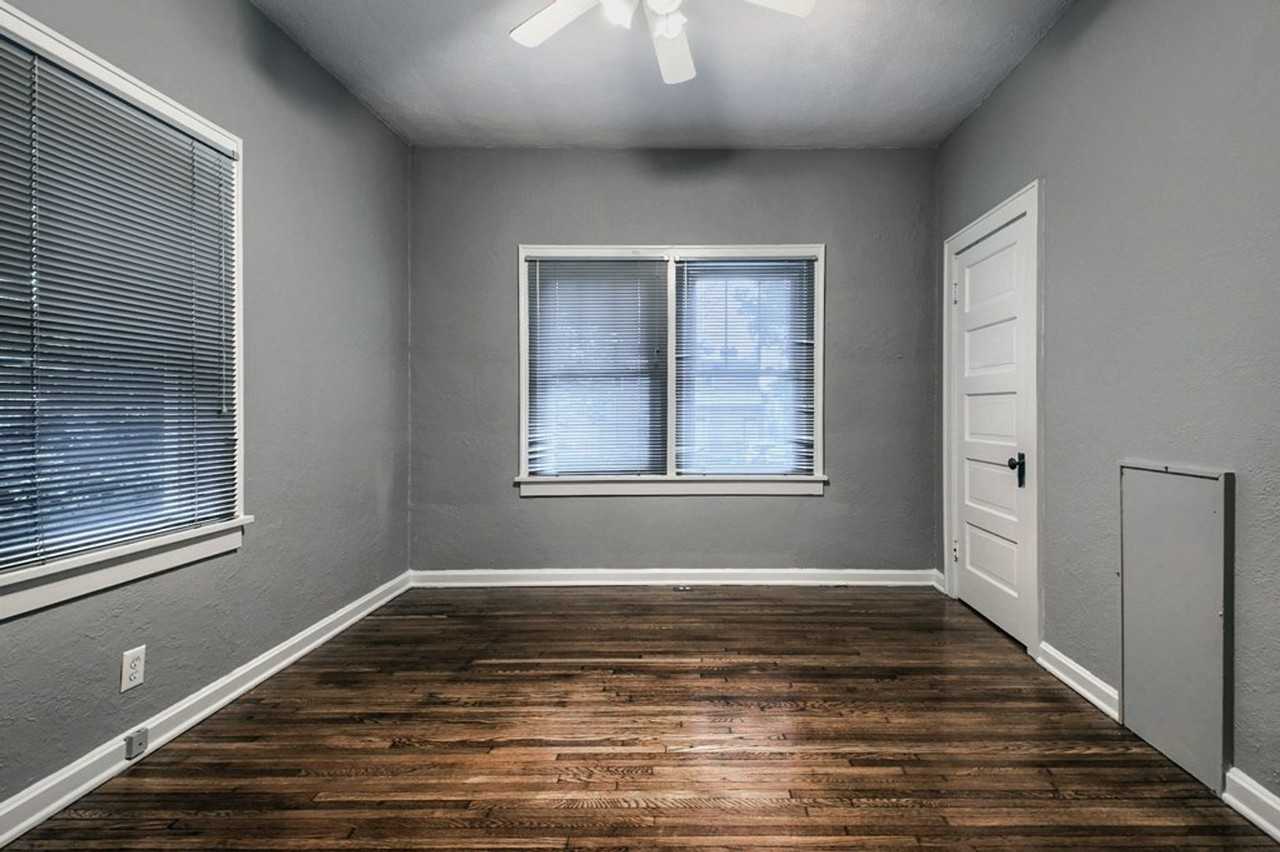 2091 Summit St - Photo 3 of 50