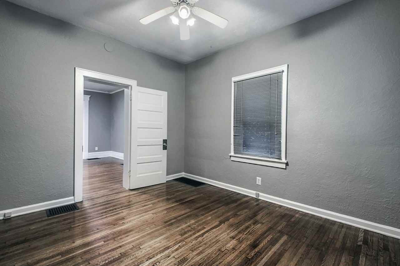 2091 Summit St - Photo 6 of 50