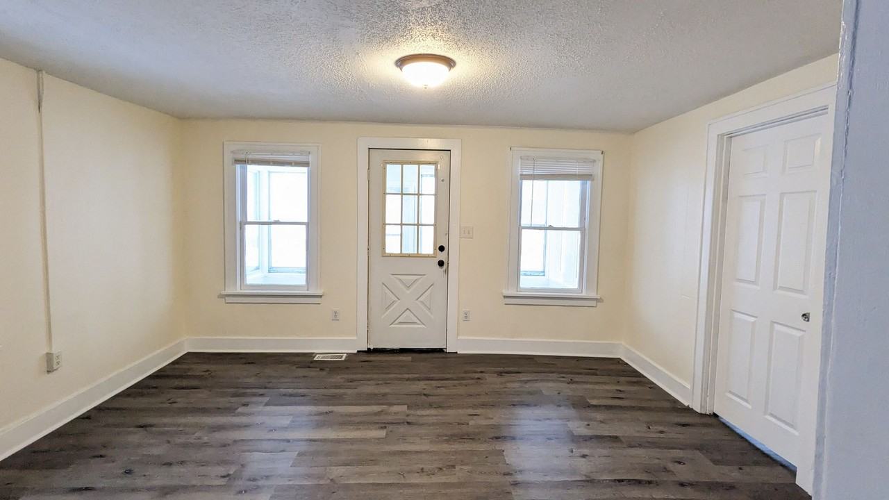 1132 E Broadway Ave - Photo 2 of 10