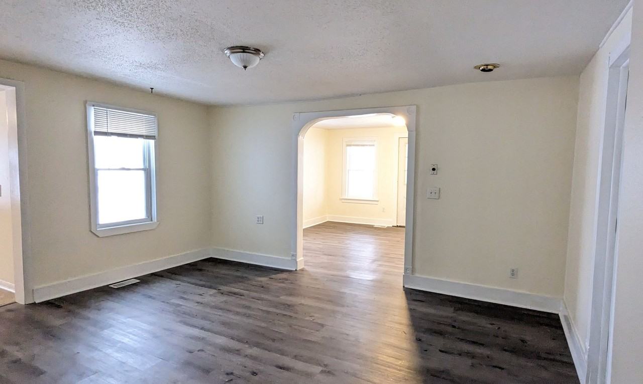 1132 E Broadway Ave - Photo 3 of 10