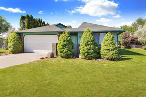 featured image of 2436 Hillcrest Way