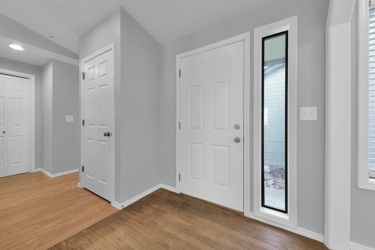 2436 Hillcrest Way - Photo 5 of 24