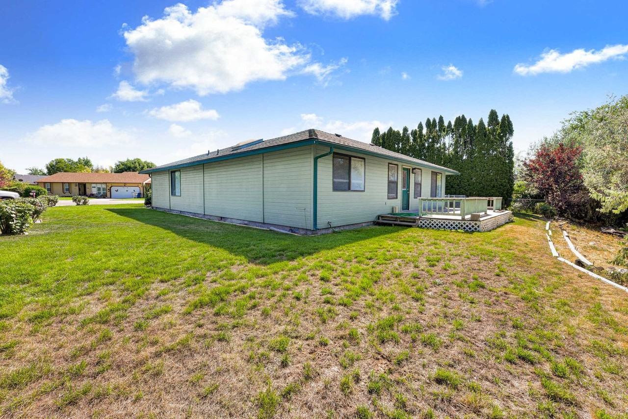 2436 Hillcrest Way - Photo 7 of 24