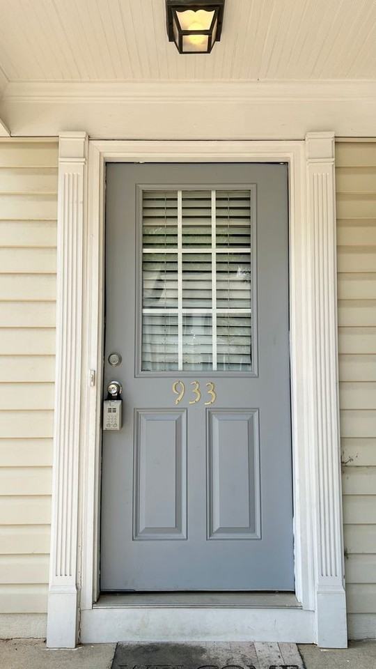 933 Prestwyck Ct - Photo 2 of 24