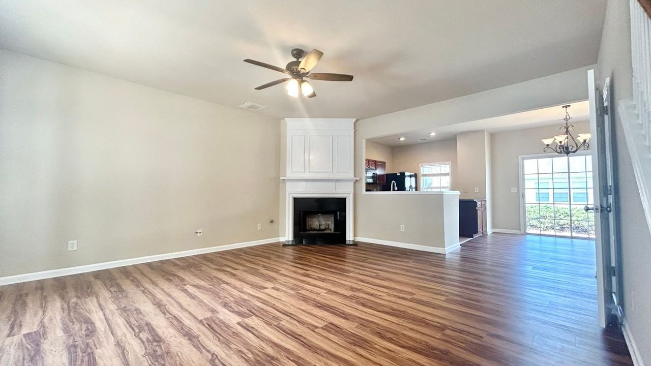 933 Prestwyck Ct - Photo 3 of 24