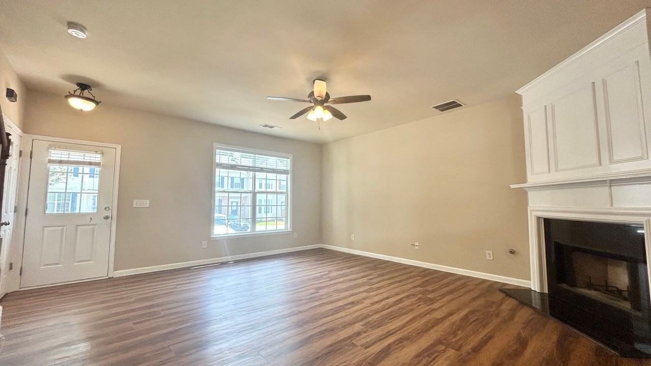 933 Prestwyck Ct - Photo 4 of 24