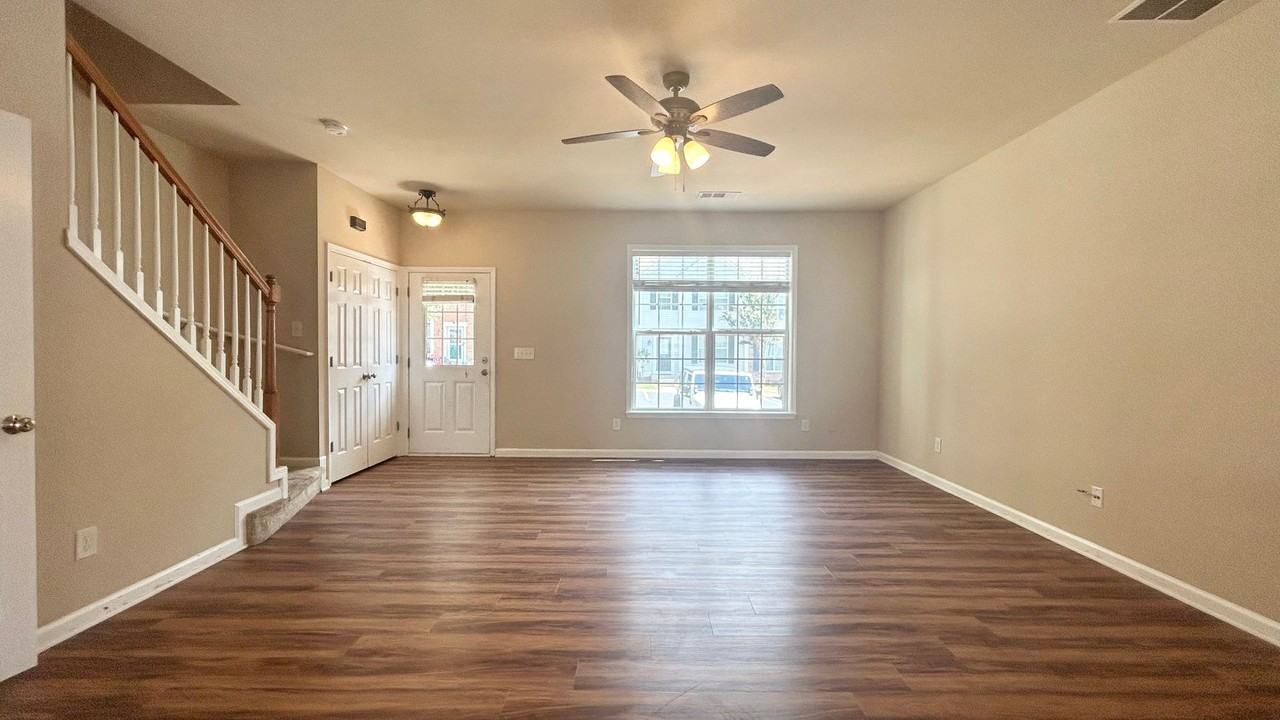 933 Prestwyck Ct - Photo 6 of 24