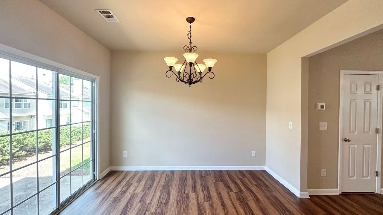 933 Prestwyck Ct - Photo 7 of 24
