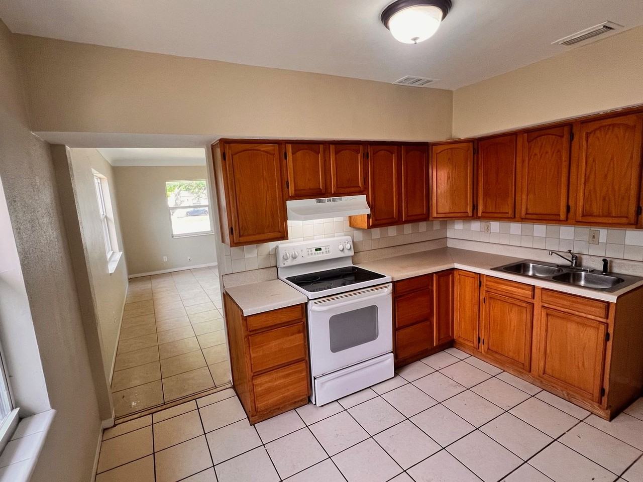 5128 16th St N - Photo 3 of 9