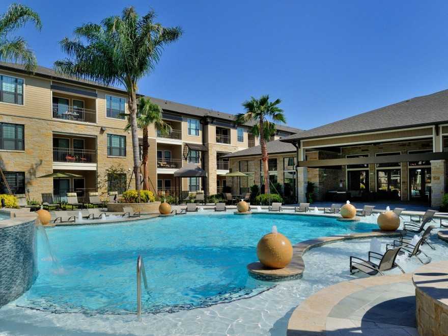 Broadstone Park West - Photo 2 of 20