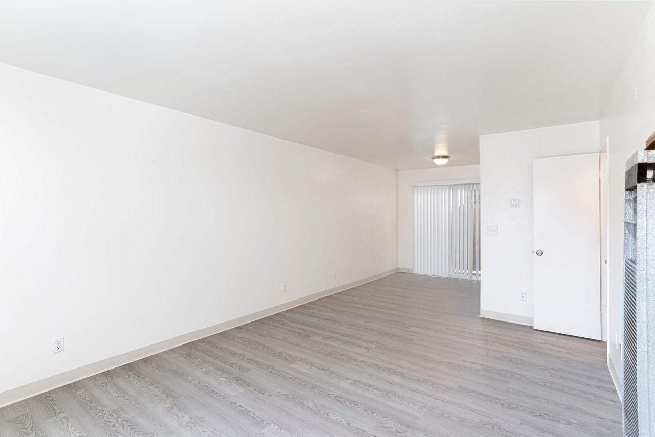 10th Street Apartments - Photo 2 of 17