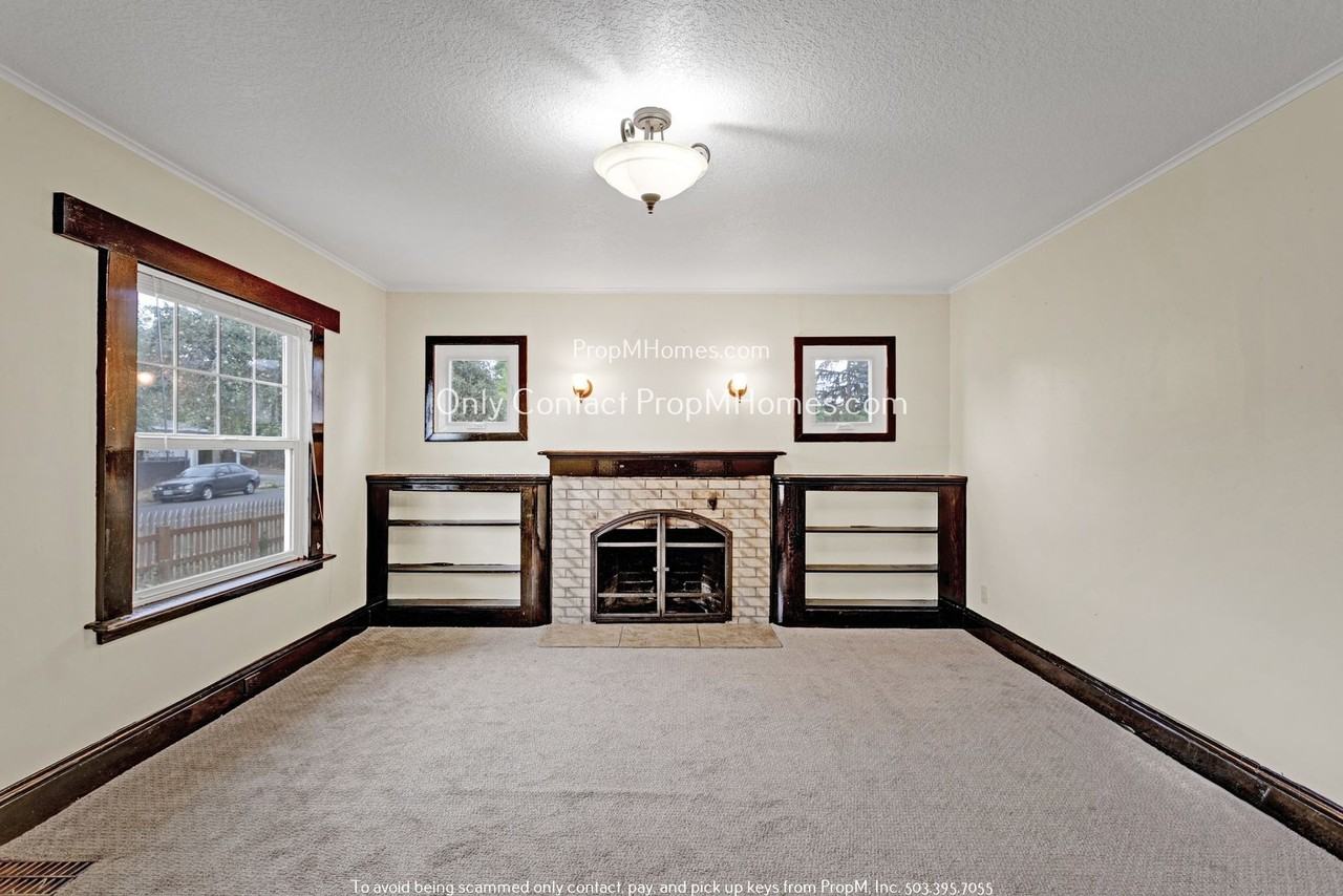 811 Ne 92nd Ave - Photo 2 of 27