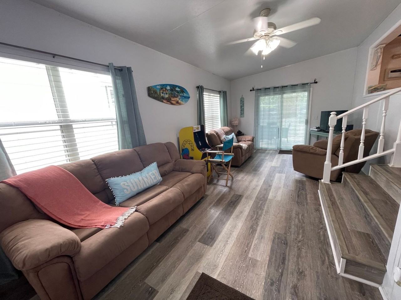 1219 Thomas Dr - Photo 2 of 21