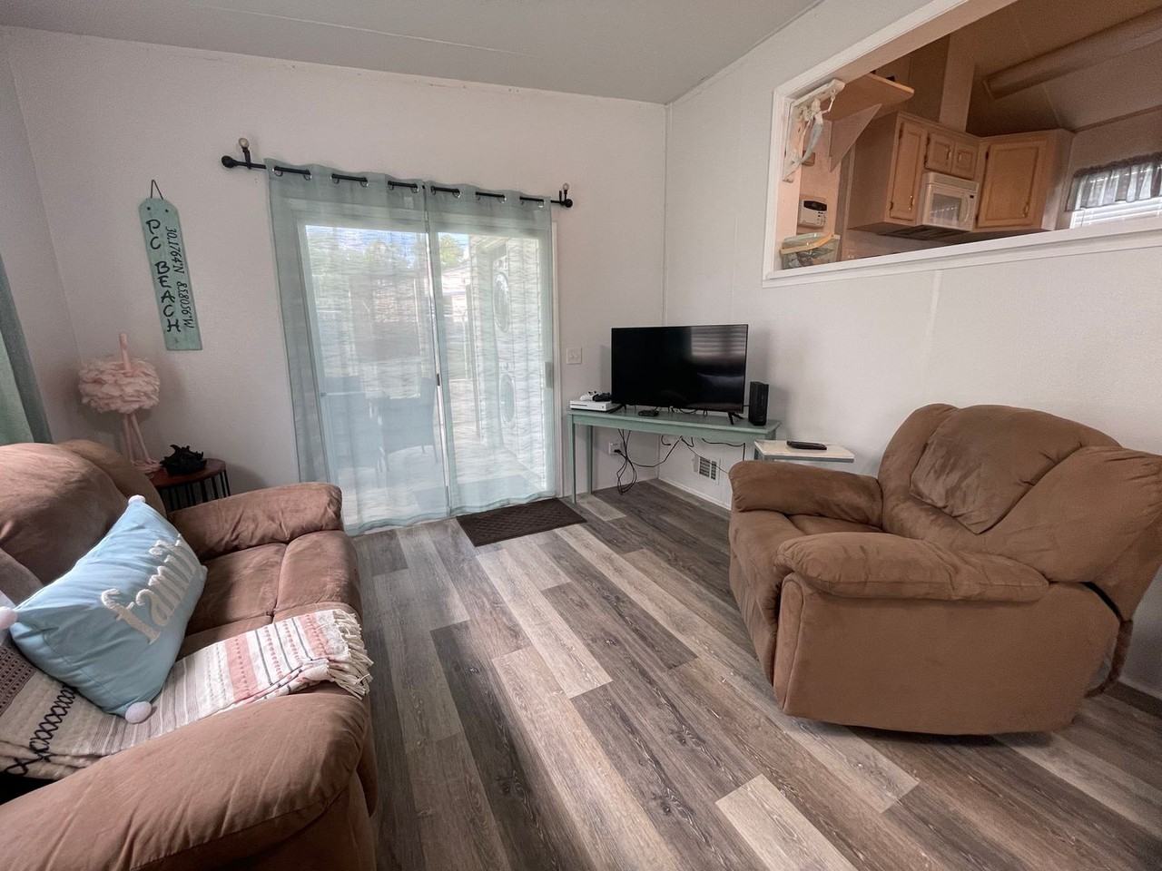 1219 Thomas Dr - Photo 3 of 21