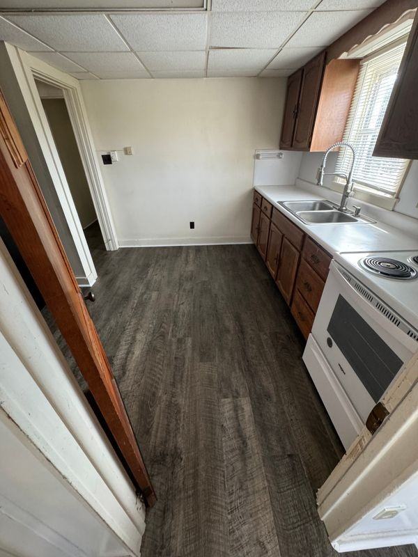 645 W Main St - Photo 2 of 5