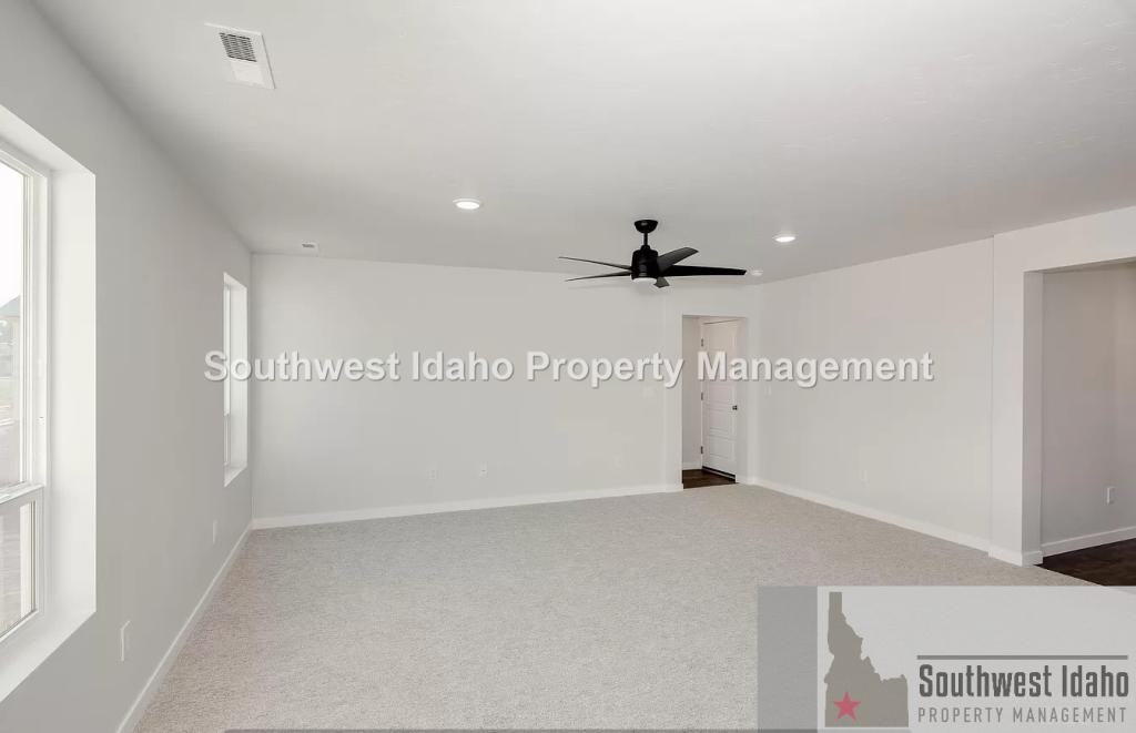 8140 E Sunray Dr - Photo 4 of 23