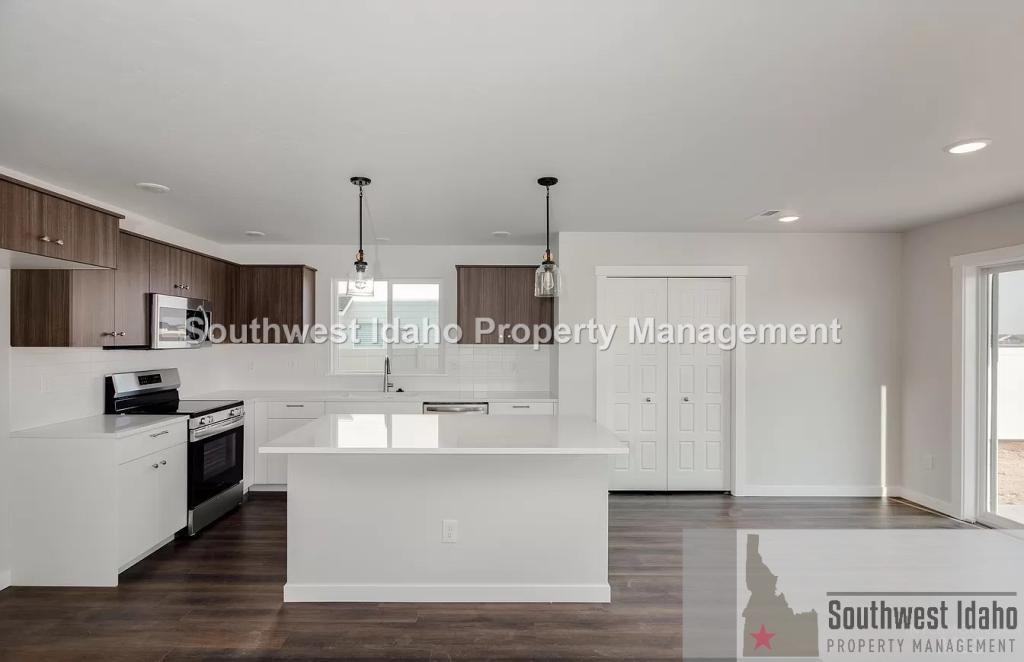 8140 E Sunray Dr - Photo 6 of 23