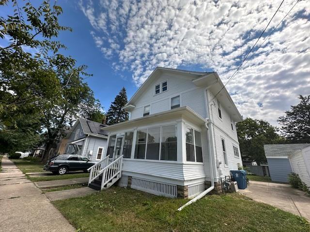 511 Iowa Ave - Photo 2 of 17