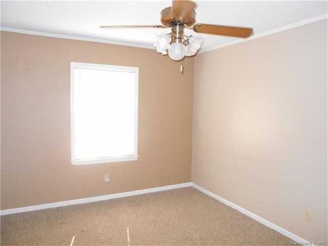 615 N Lake Dr - Photo 3 of 24