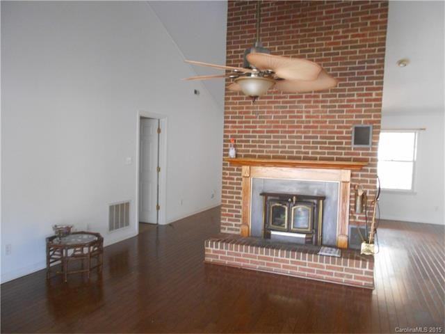 615 N Lake Dr - Photo 2 of 24