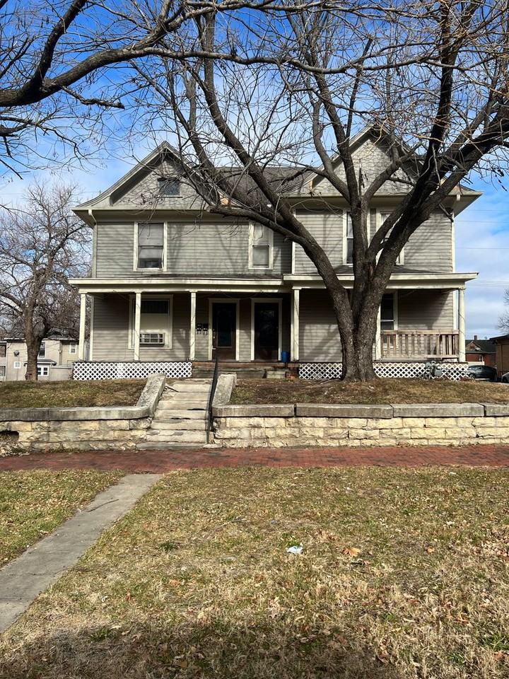 Duplex for rent in downtown Topeka! Apartments 812/814 SW 6th Ave, Topeka, KS 66603 Zumper