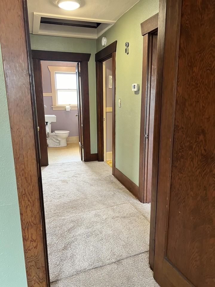 1112 N Beech St - Photo 3 of 31