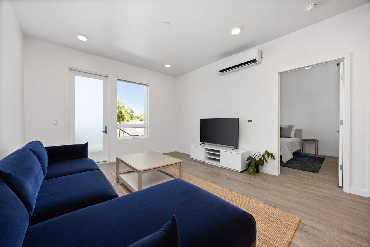 918 20th Street - Photo 7 of 19