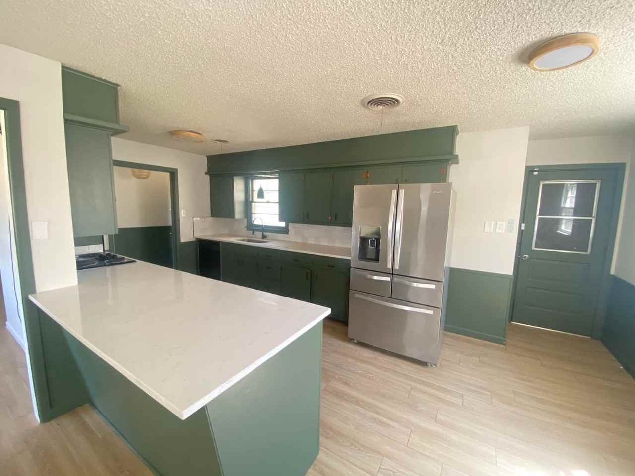 3104 48th St - Photo 7 of 19