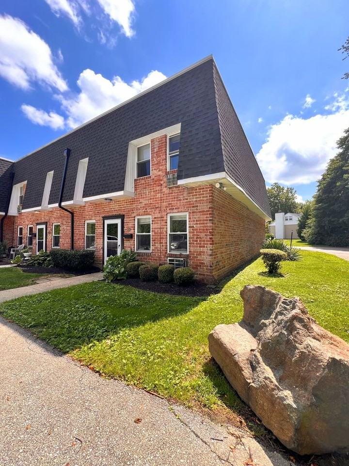 Willow Bend Townhomes - Photo 6 of 14