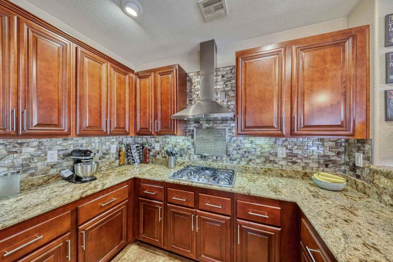 5770 Empress Garden Ct - Photo 3 of 32