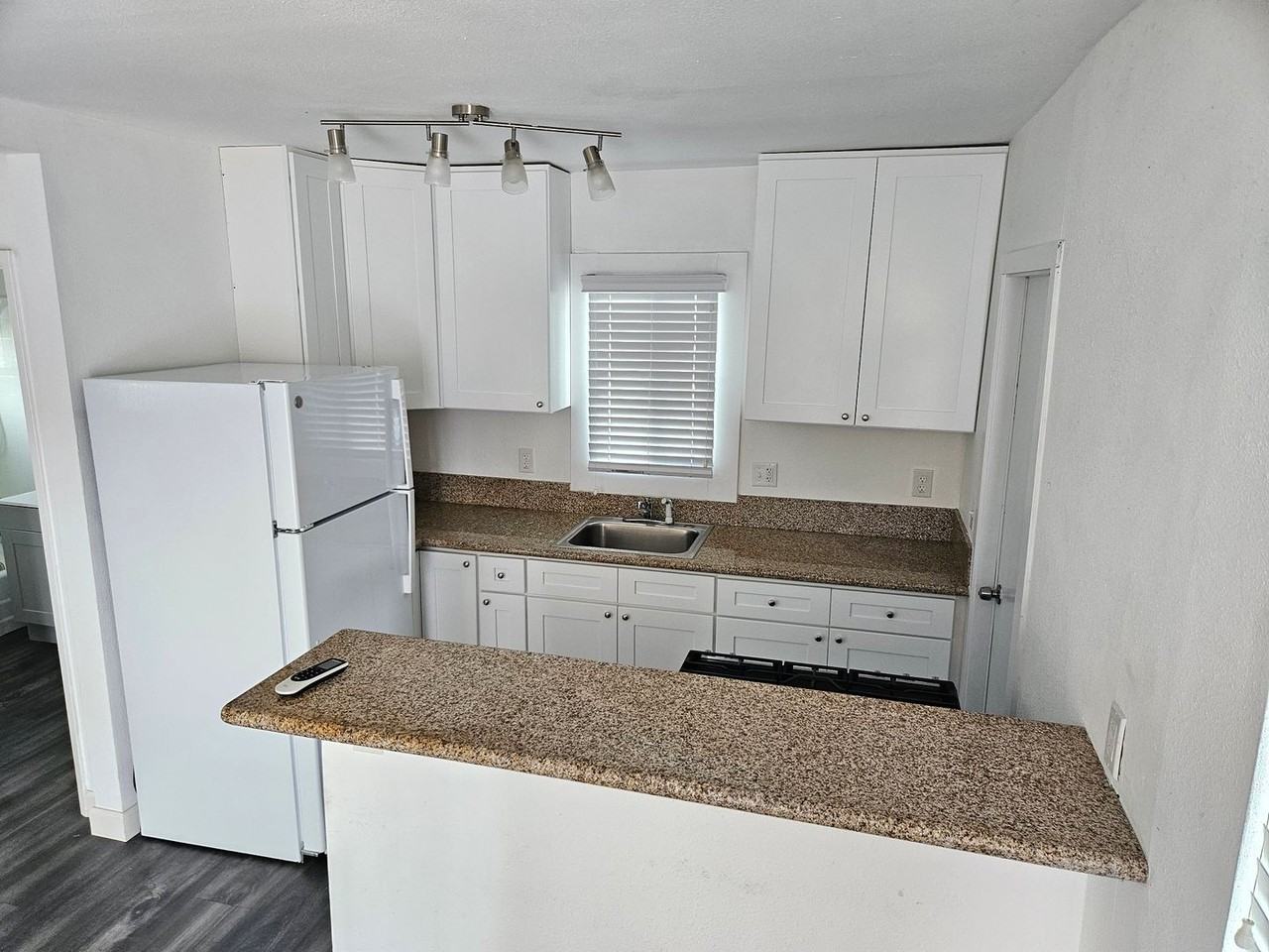744 Park Pl - Photo 2 of 10