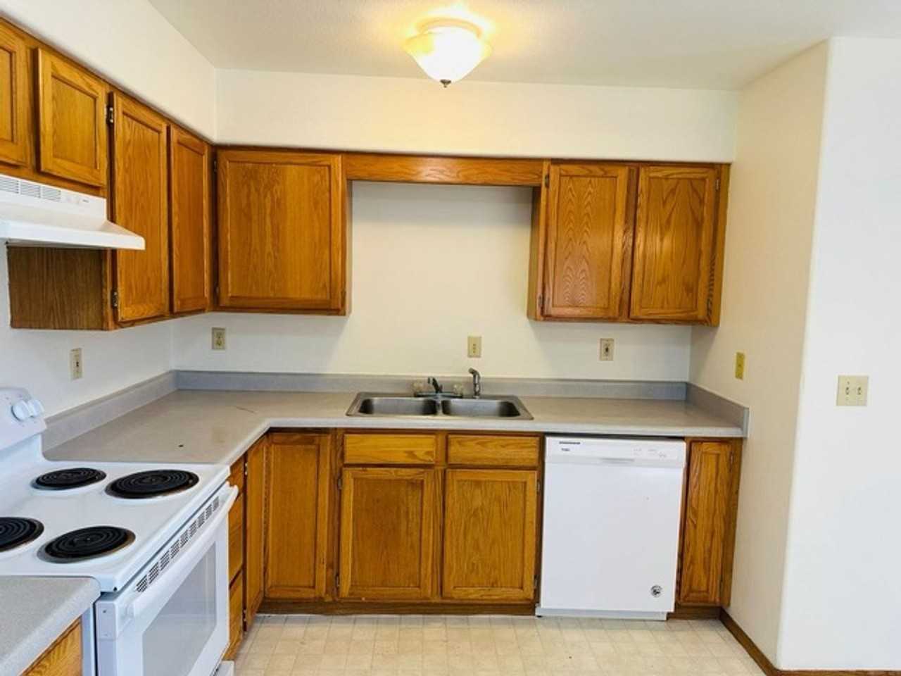 435 South 2nd Street - Gurrentz - Photo 2 of 7