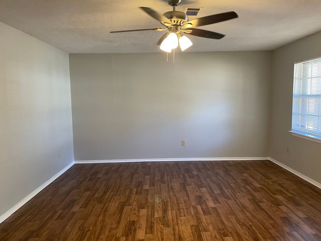 648 Highland Dr - Photo 2 of 9