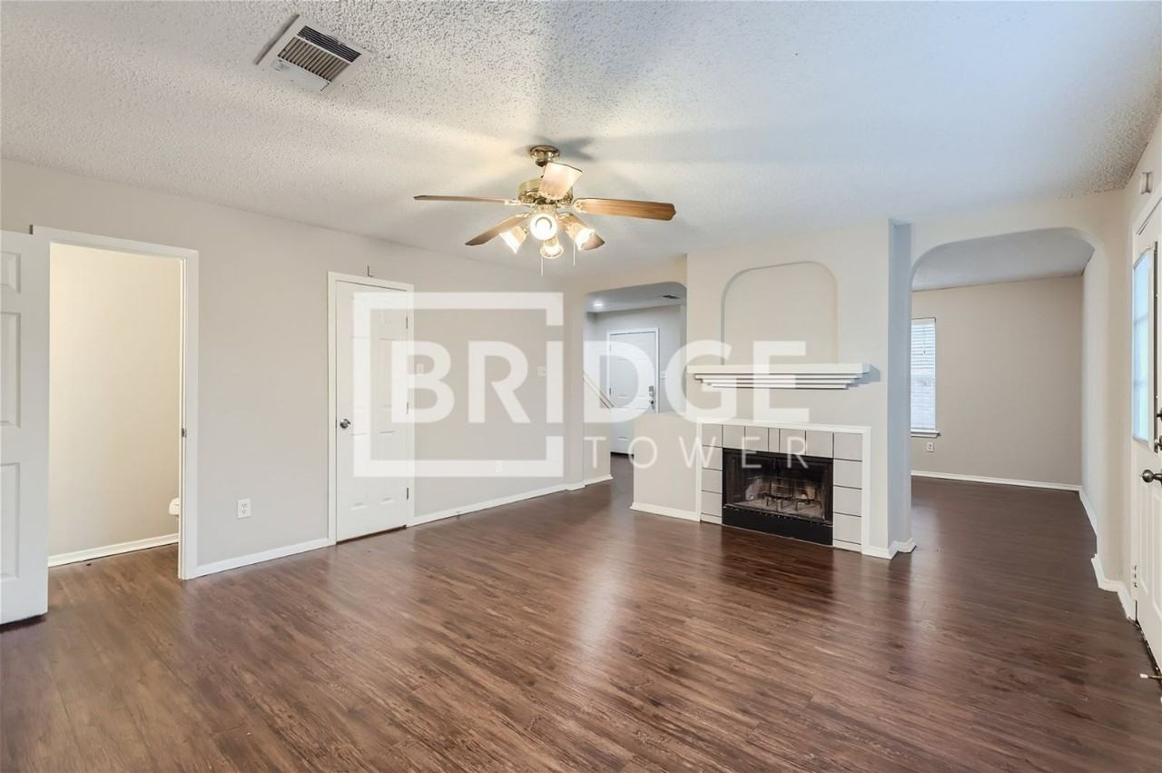 2042 Cardinal Ln - Photo 5 of 17