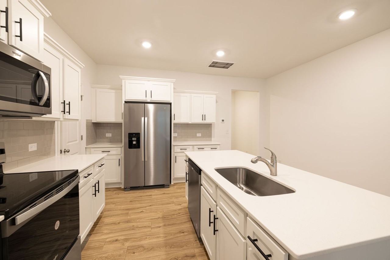 547 Elizabeth Ave - Photo 2 of 15