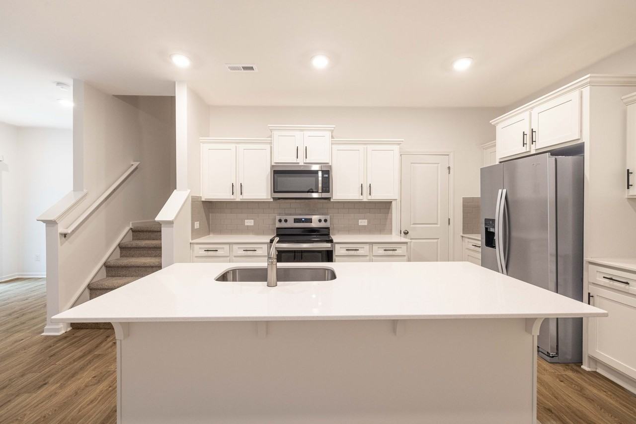 547 Elizabeth Ave - Photo 3 of 15