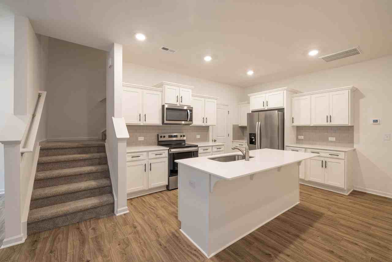 547 Elizabeth Ave - Photo 4 of 15