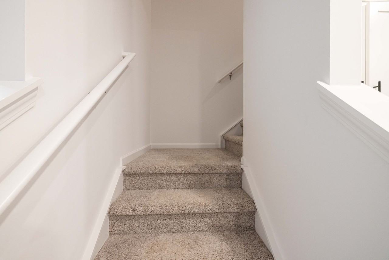 547 Elizabeth Ave - Photo 5 of 15