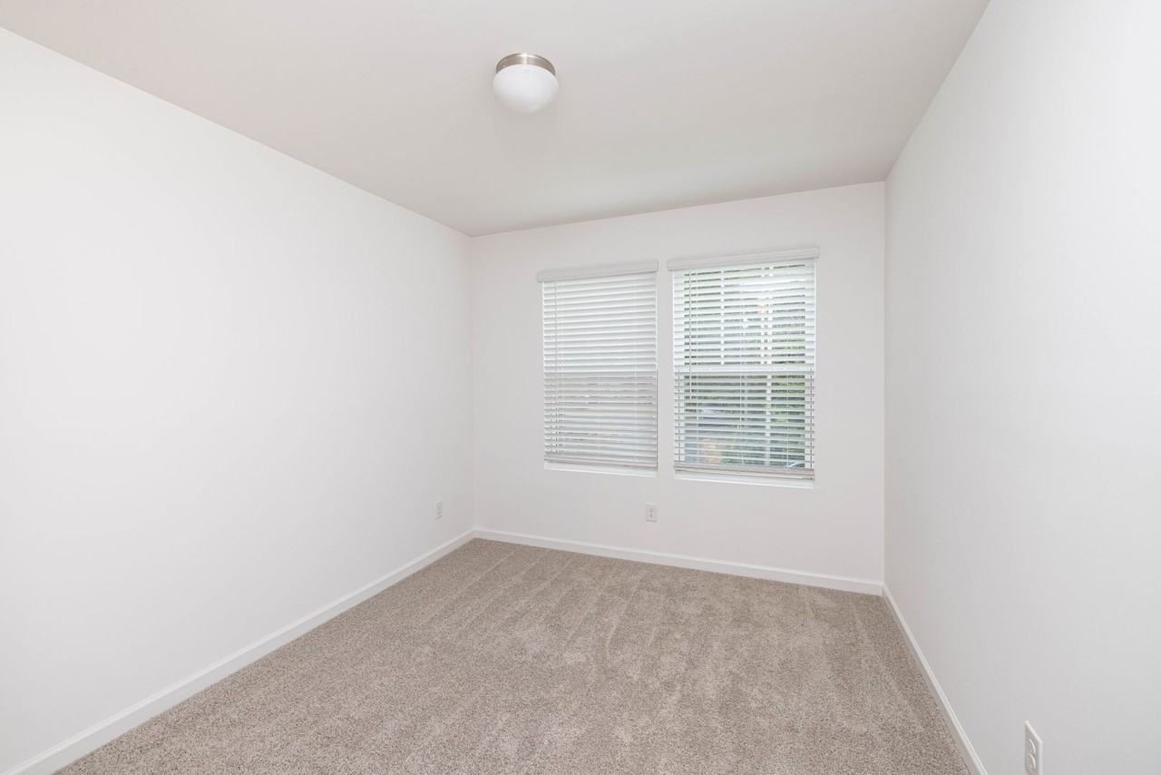 547 Elizabeth Ave - Photo 7 of 15