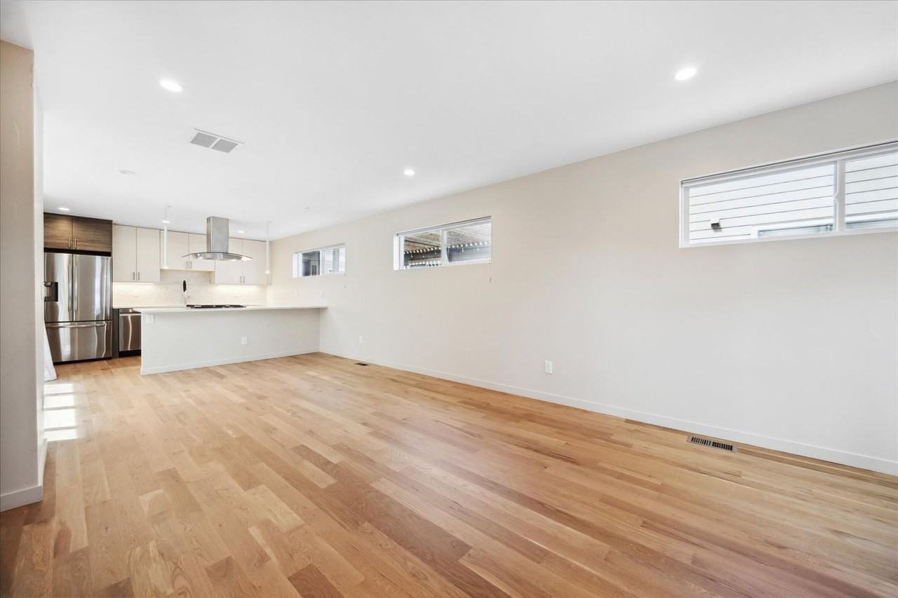 1419 Irving St - Photo 7 of 36